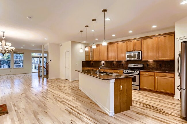 Building Photo - 736 Martin Dr