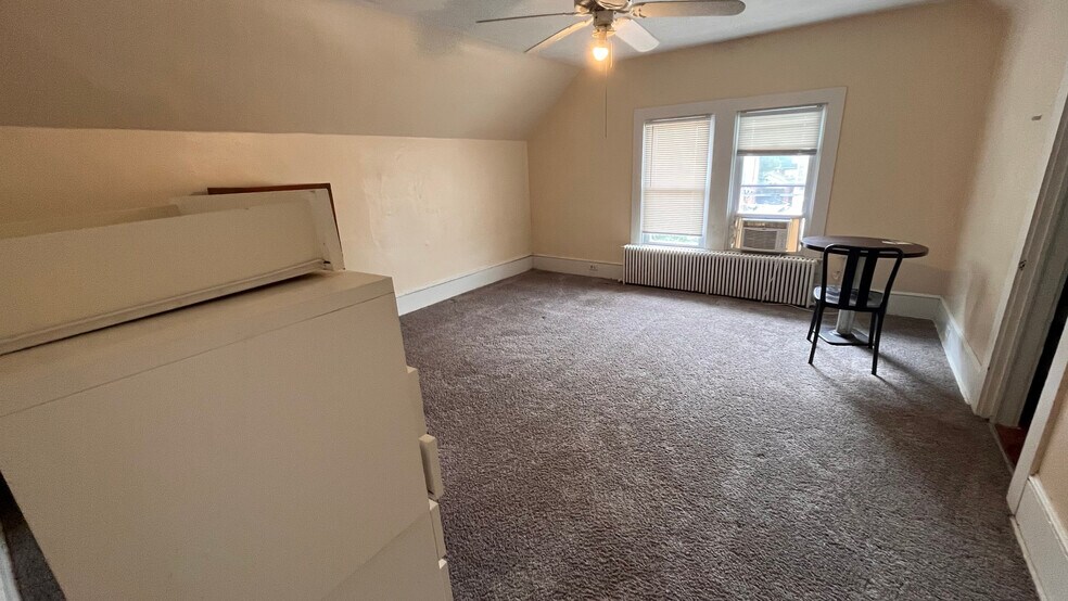 Building Photo - 5859 Hobart St