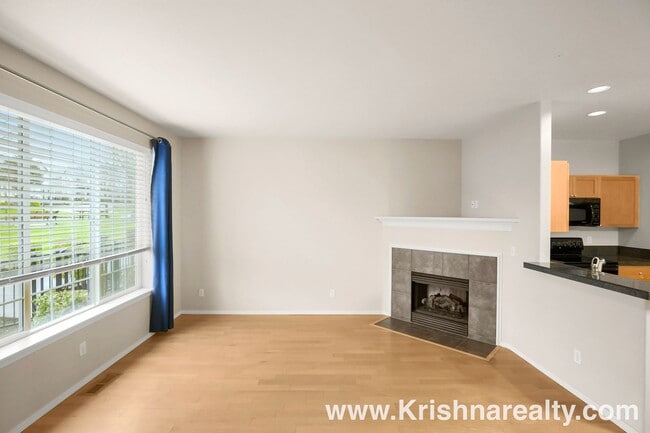 Building Photo - Lovely Home In A Excellent Location! 2 Bedrm 2.5 Bath in Arbor Reserve **PET FRIENDLY! & INTERNET...