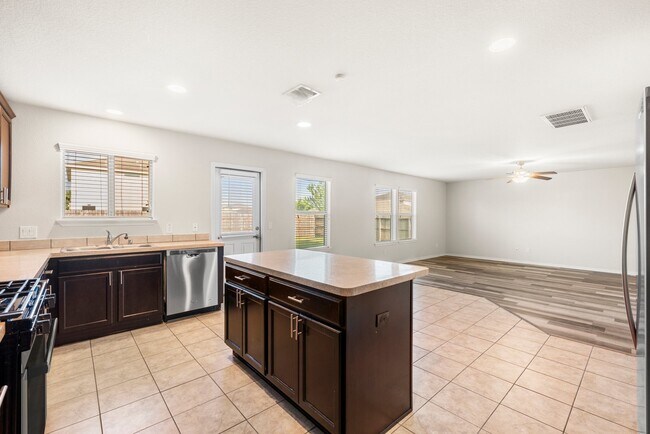 Building Photo - 15406 Grand Sage Dr