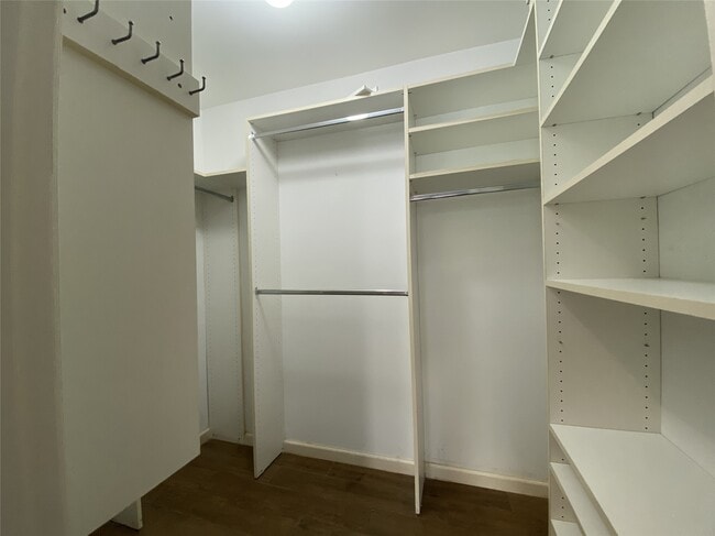 Building Photo - 5003 Yoakum Blvd