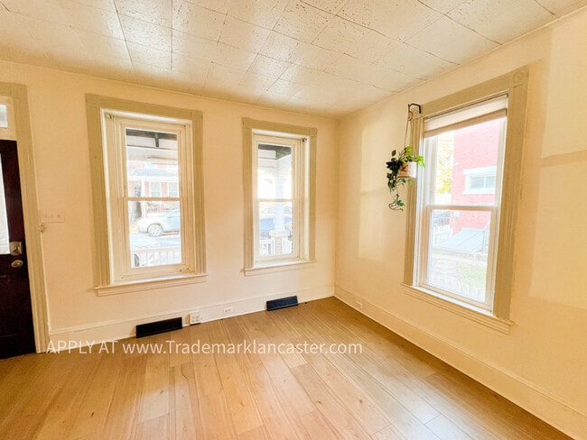Building Photo - 255 Elm St