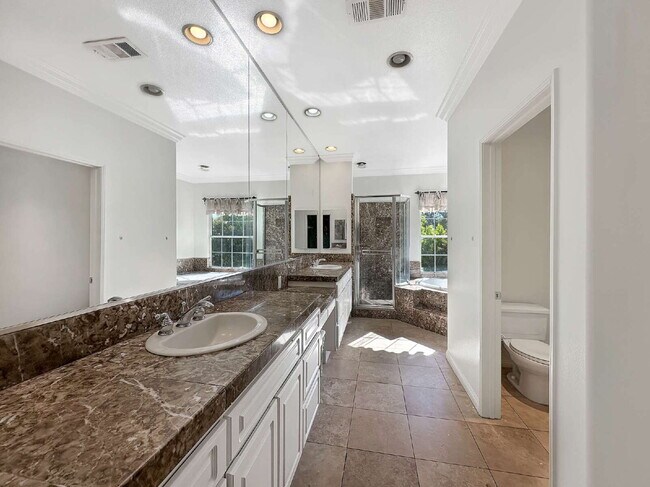 Building Photo - Discover the Essence of Luxury Living in V...