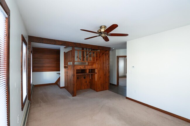 Building Photo - 25 Blucher St