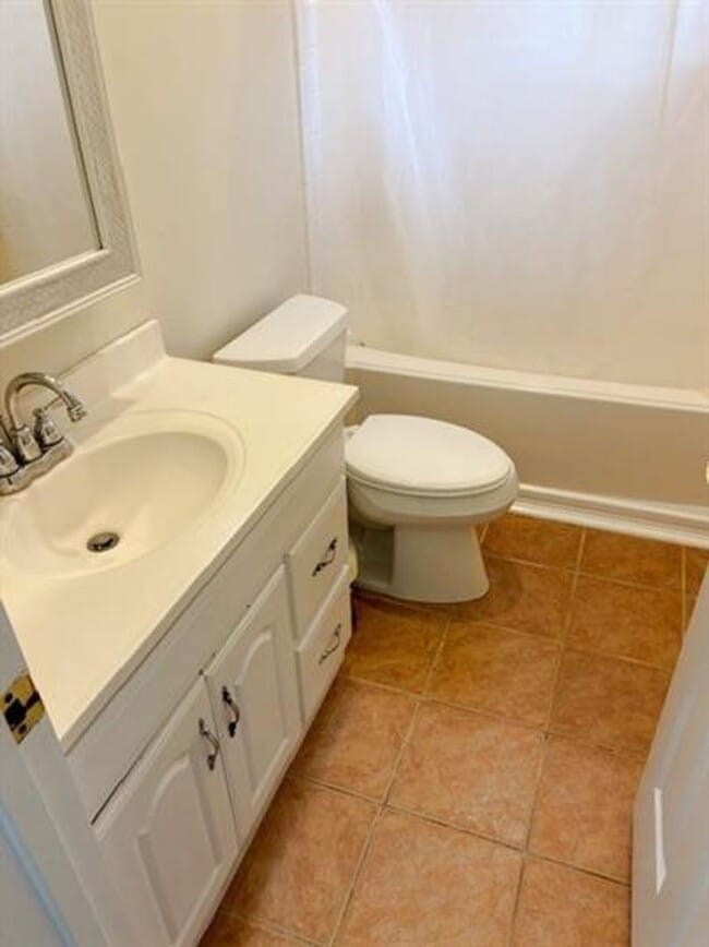 Building Photo - ***BEAUTIFUL QUAINT HOME NEAR MAYRIVER***