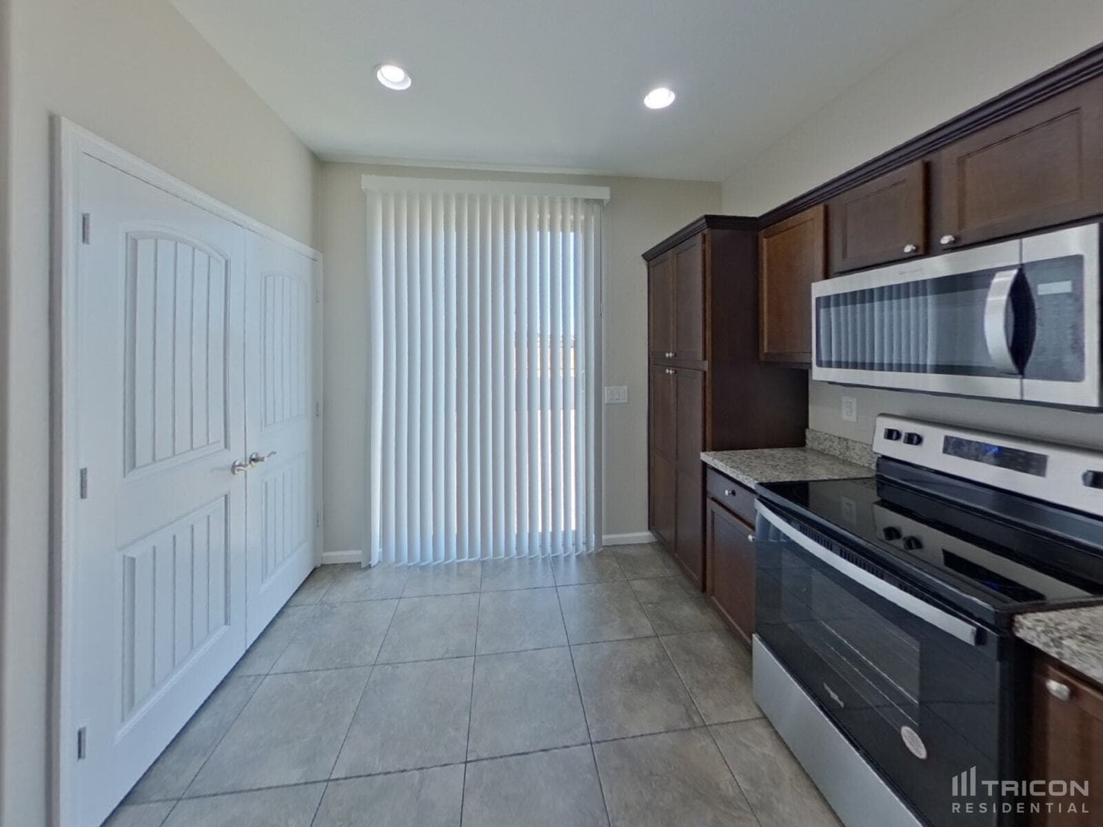 Building Photo - 10336 W Devonshire Ave