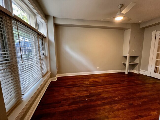 Building Photo - 1811 W Cortland St
