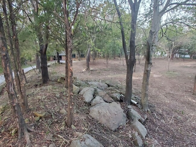 Building Photo - 4 bedroom house, Van Buren