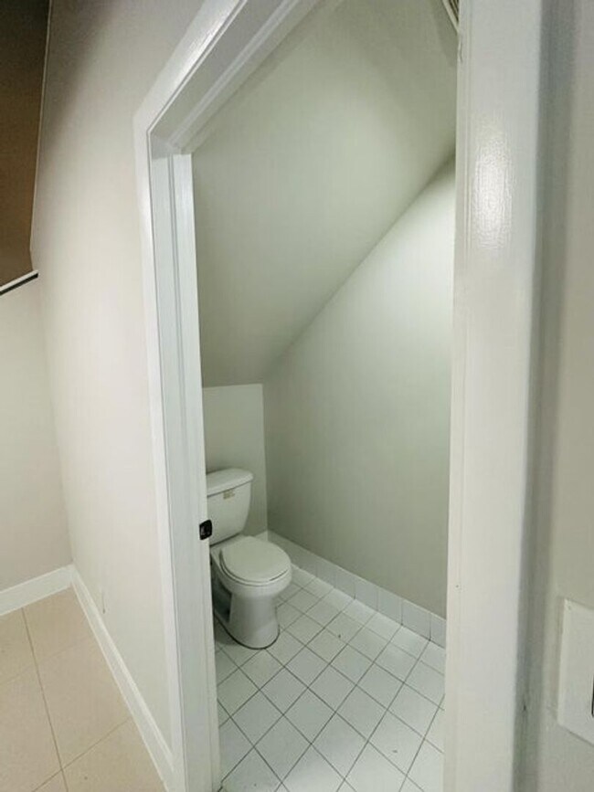 Building Photo - 451 Cypress Way W