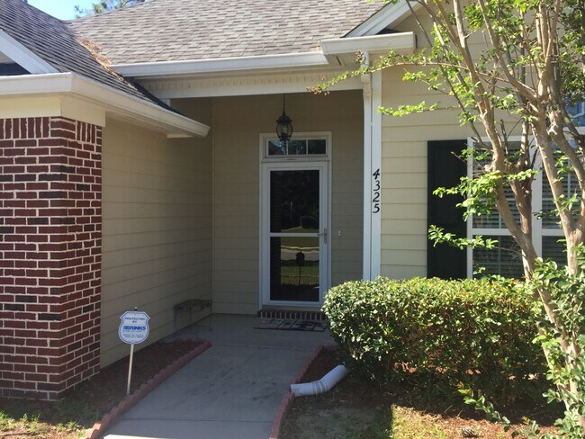 Building Photo - 4bd/2ba located in the Highlands Subdivision right off of Bemiss.