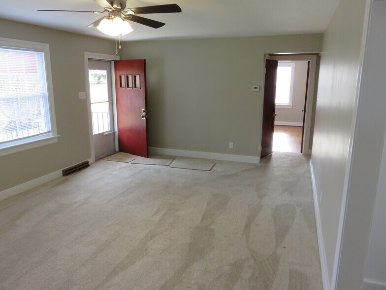 Building Photo - 5906 New Osborne Tpke