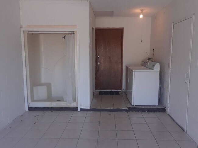 Building Photo - 1303 Candlewyck Dr