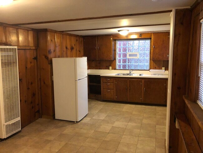 Building Photo - 753 1/2 Sullivant Ave.