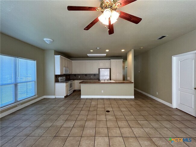 Building Photo - 3049 Pine Valley Dr