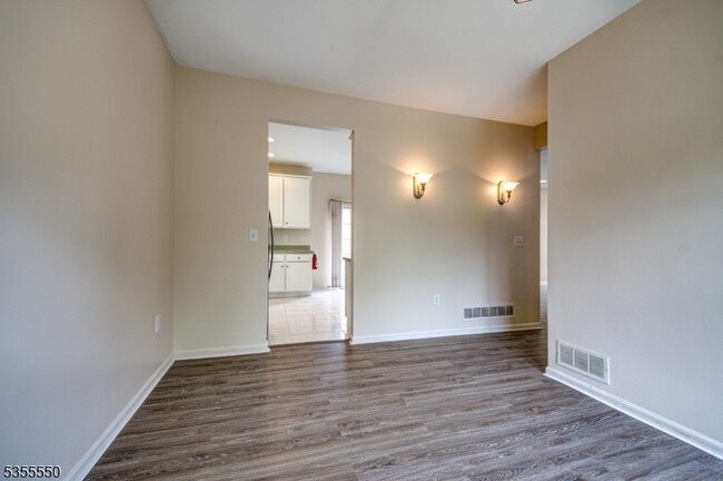 Building Photo - 60 Brock Ln