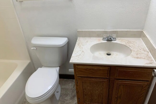 Building Photo - 577 E Golf Pl