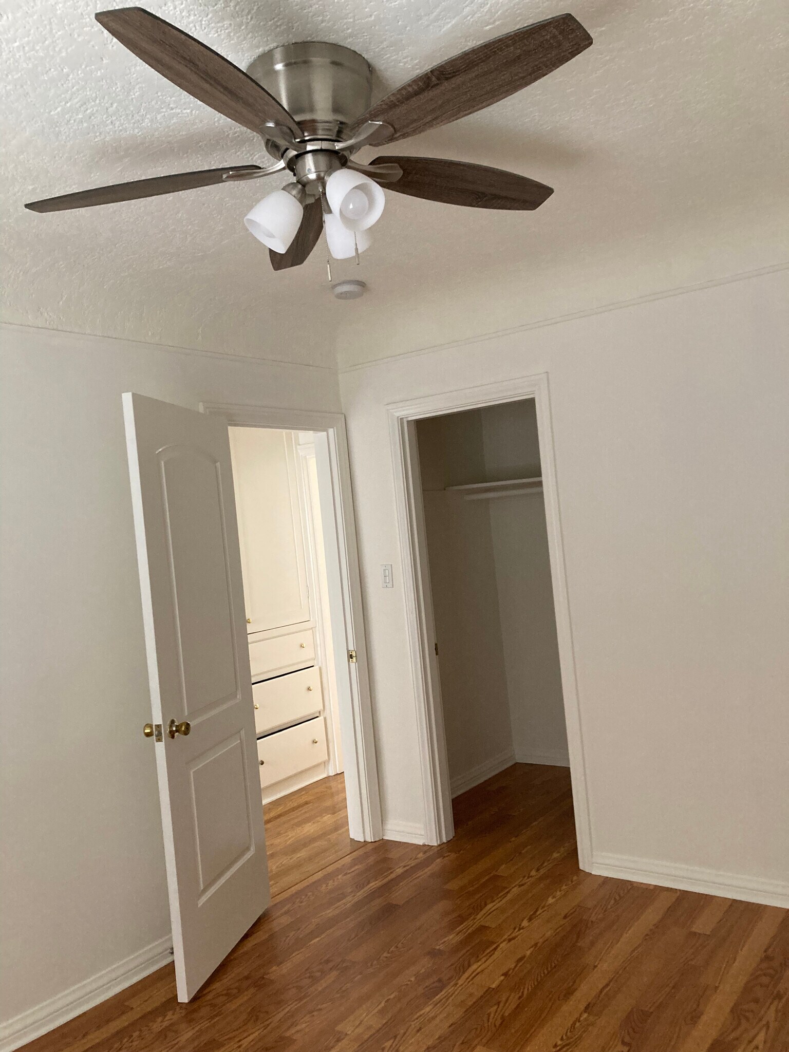 Bedroom - 934 W 9th St