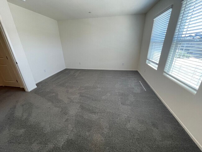 Building Photo - Beautiful Townhome In Henderson