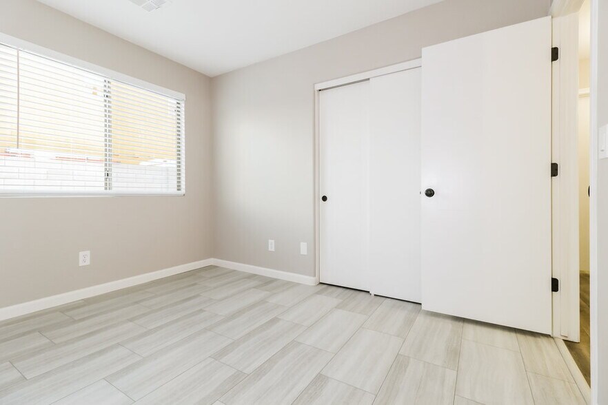 Building Photo - 1388 S 159th Ave