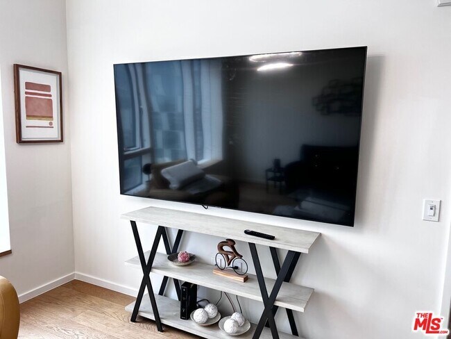 Building Photo - 889 Francisco St