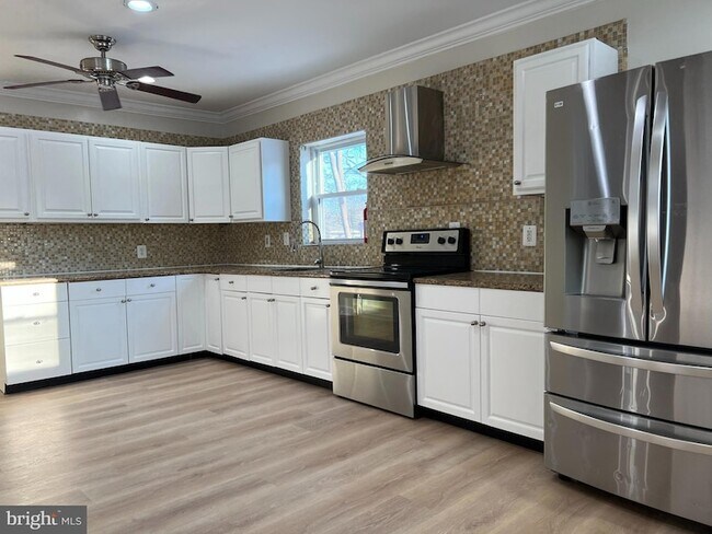 Building Photo - 7925 Ashboro Dr