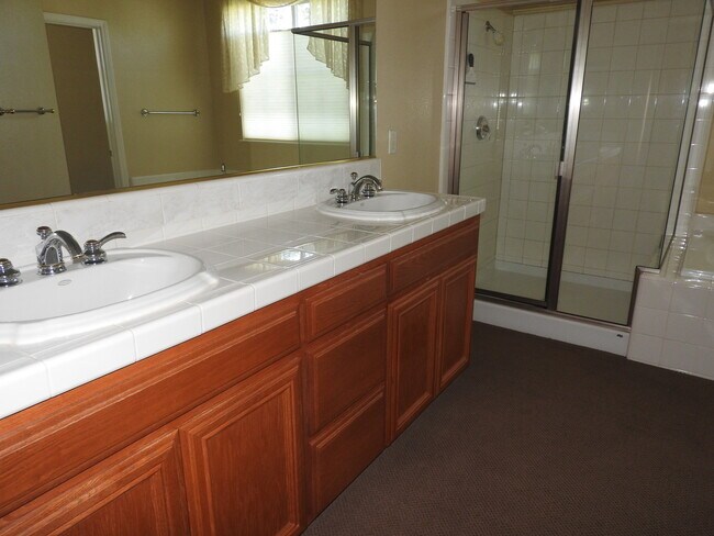 Building Photo - Gorgeous Home with Pool in Beautiful El Dorado Hills.