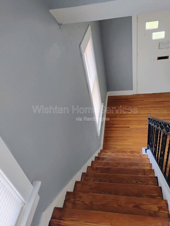 Building Photo - 159 W Locust St