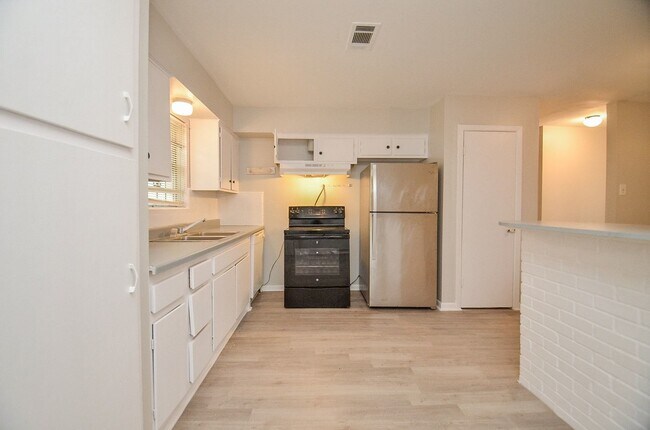 Building Photo - 5243 Greylog Dr