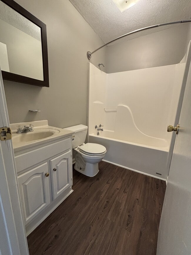 Building Photo - 102 N Bond Ave