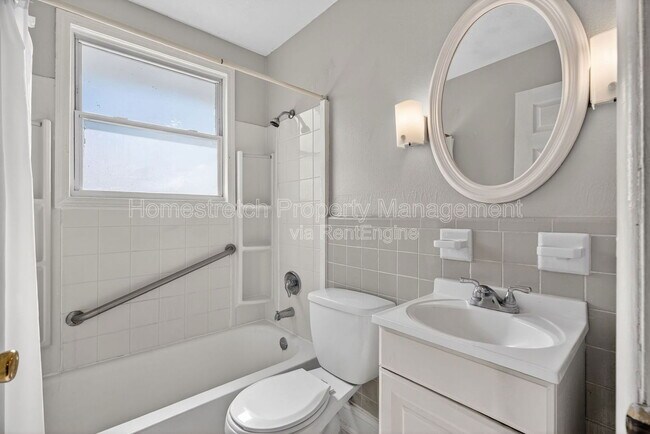 Building Photo - 1108 Renshaw Dr