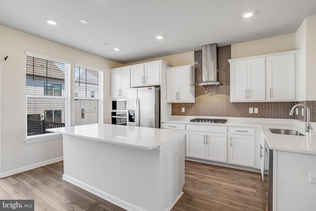 Building Photo - 385 Ensemble Wy
