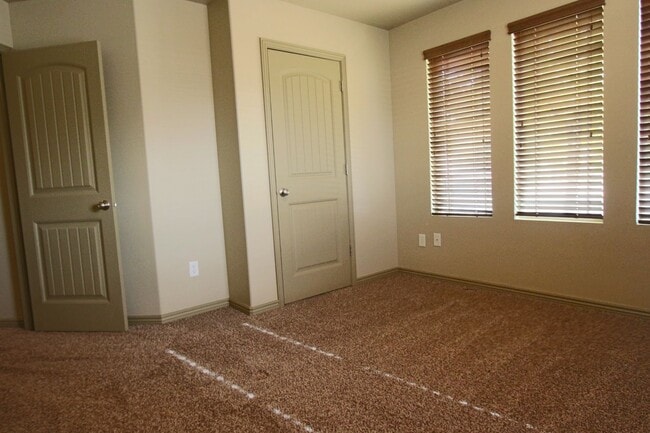 Building Photo - 4 Bedroom 2 Car Garage W/Solar (Save $$$)