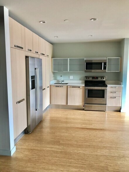 Stainless appliances - 691 Massachusetts Ave