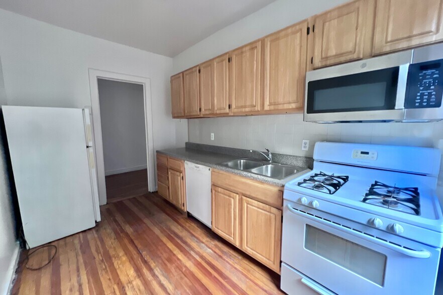 Building Photo - 615 Fort Washington Ave