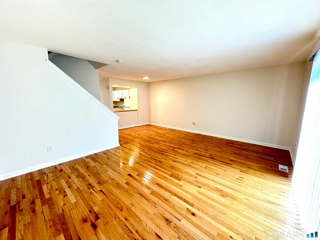 Building Photo - 20 Oak Ridge Dr