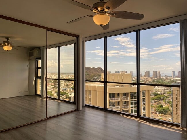 Building Photo - 25th Floor Craigside Unit with Downtown & Ewa Views.