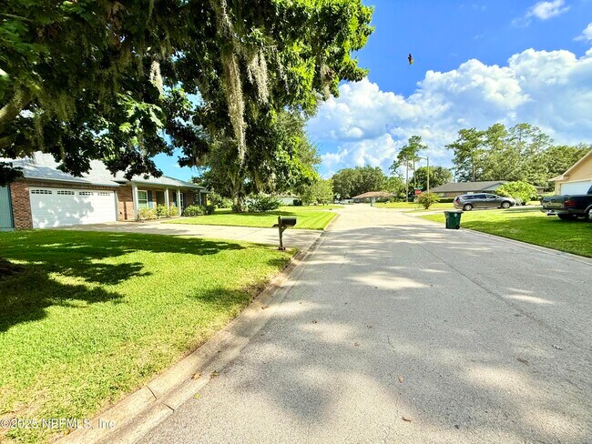Building Photo - 10373 Windfern Ct N