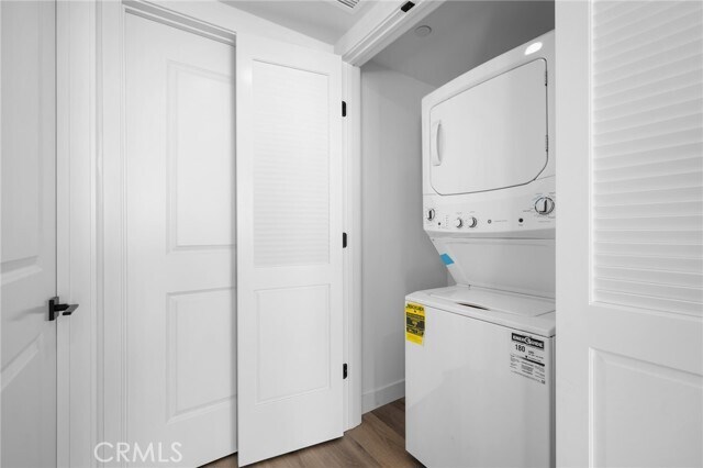 Building Photo - 10657 Moorpark St