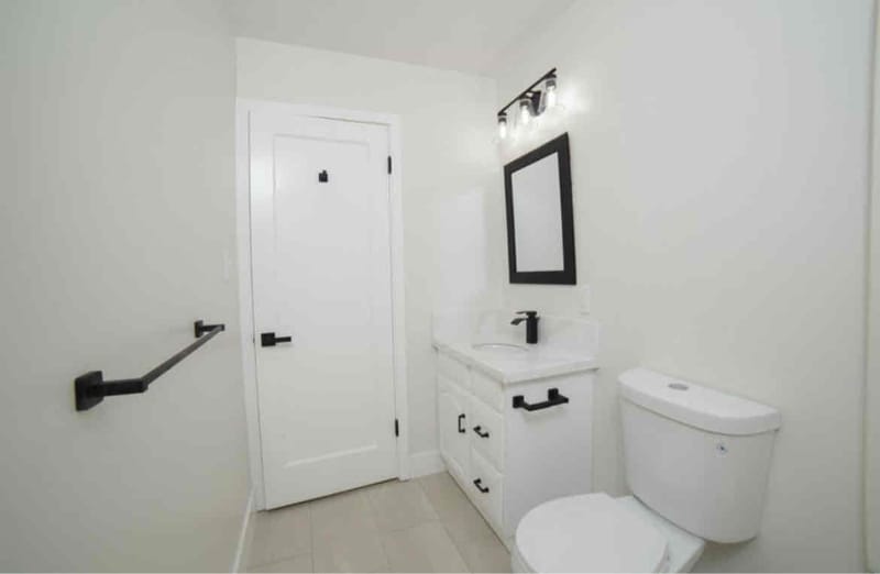 Building Photo - 841 N Fine Ave