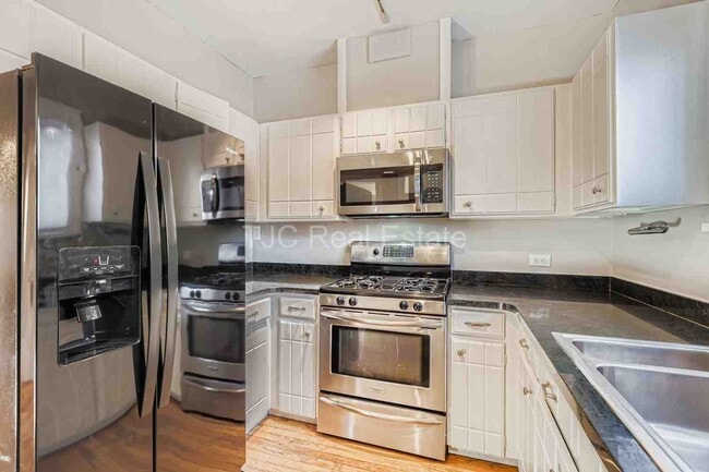 Building Photo - 769 Monroe St