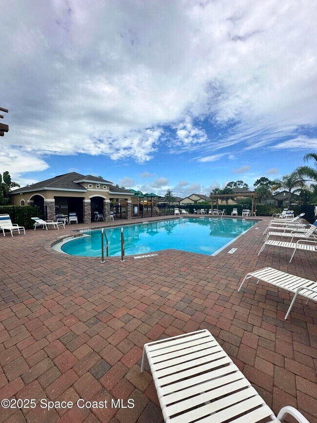 Building Photo - 939 Remington Green Dr SE