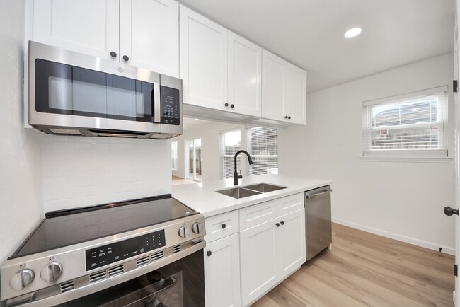 Building Photo - 3305 Avenue R