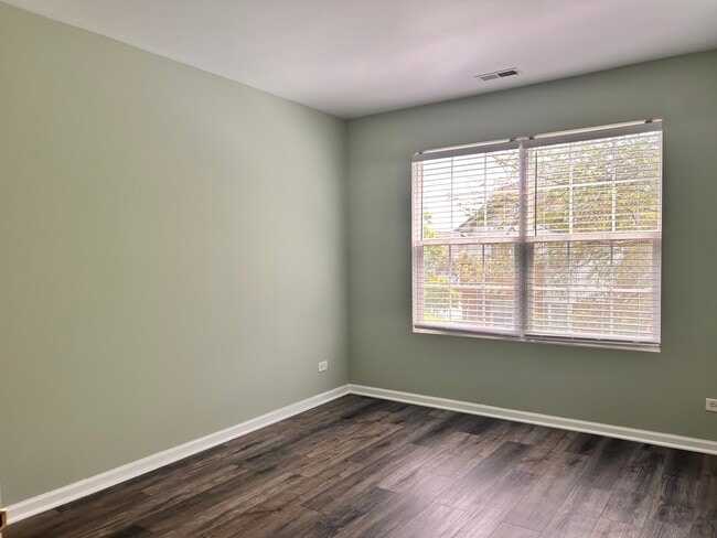 Building Photo - 24121 Walnut Cir