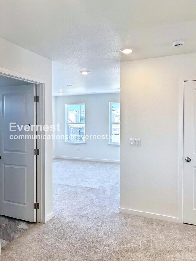 Building Photo - 740 Columbia St