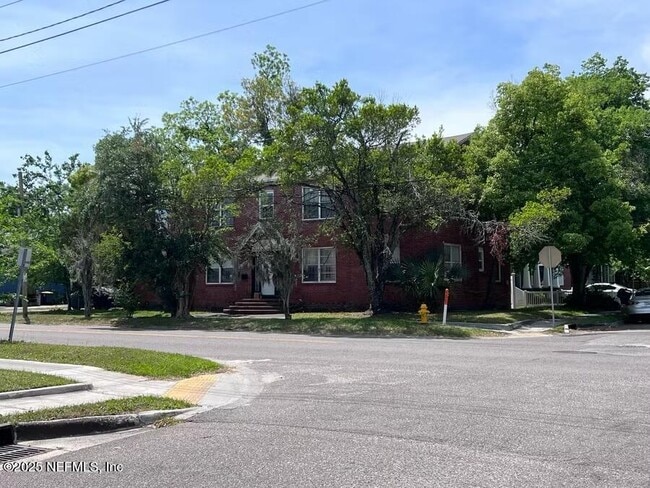 Primary Photo - 2622 Boulevard St