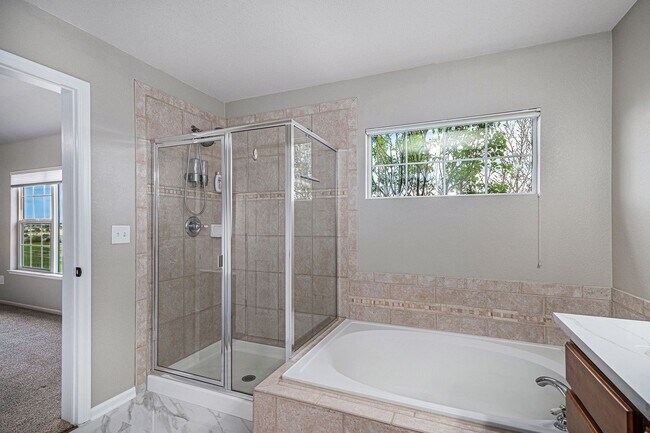 Building Photo - 4 bed/4 bath, Three Story Home Backing to ...