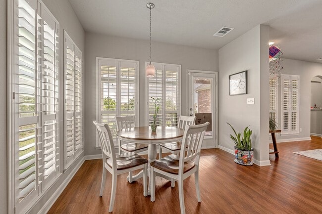 Building Photo - Available August 2026! 4/2.5 in highly desired Castlegate II