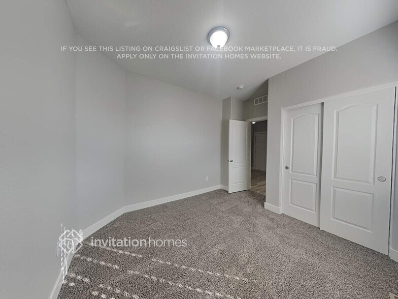 Building Photo - 583 Solano Dr