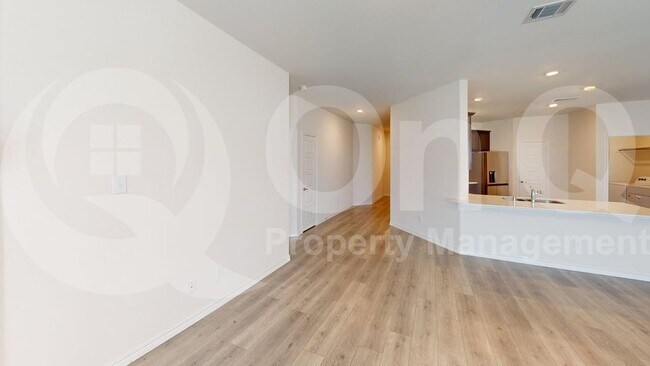 Building Photo - 402 Cliffmere Dr