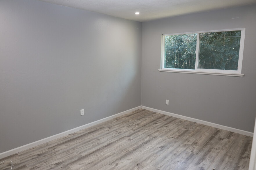 Building Photo - 1708 6th St